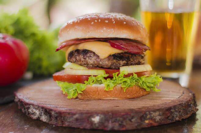 Junk Food ist gut für einen langsameren Stoffwechsel